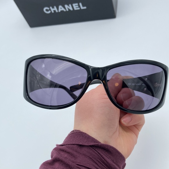 CHANEL CC LOGO CRYSTAL BLACK POLARIZED SUNGLASSES - Picture 11 of 13